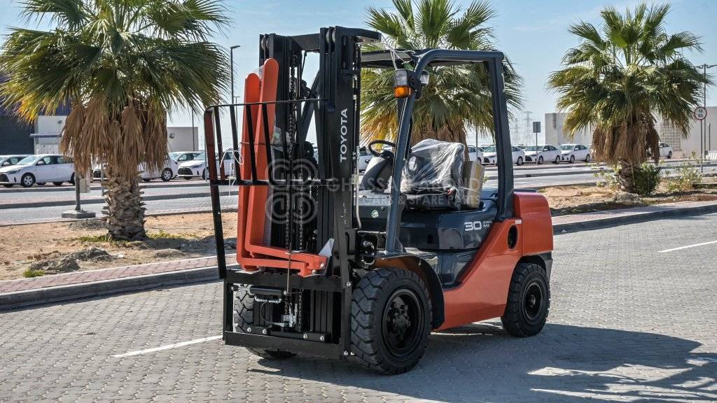 TOYOTA FORKLIFT DIESEL 3TON 3STAGE, 3LEVER 4500MM W/ SIDE SHIFT MY24 - Diesel forklift: picture 1 TOYOTA FORKLIFT DIESEL 3TON 3STAGE, 3LEVER 4500MM W/ SIDE SHIFT MY24 - Diesel forklift: picture 1