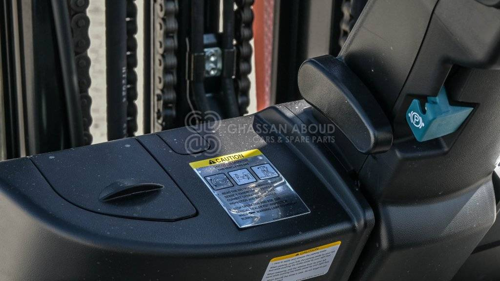 TOYOTA FORKLIFT DIESEL 3TON 3STAGE, 3LEVER 4500MM W/ SIDE SHIFT MY24 - Diesel forklift: picture 5 TOYOTA FORKLIFT DIESEL 3TON 3STAGE, 3LEVER 4500MM W/ SIDE SHIFT MY24 - Diesel forklift: picture 5