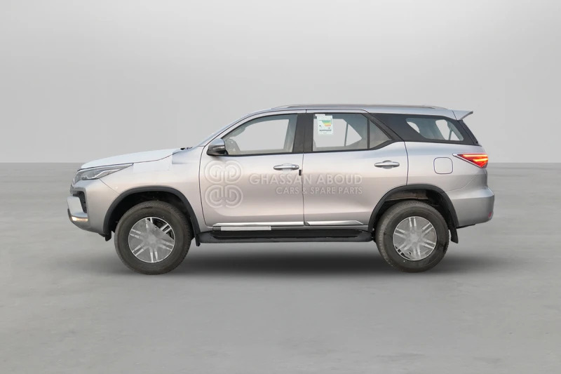 Toyota Fortuner 4x4 - SUV: picture 3 Toyota Fortuner 4x4 - SUV: picture 3