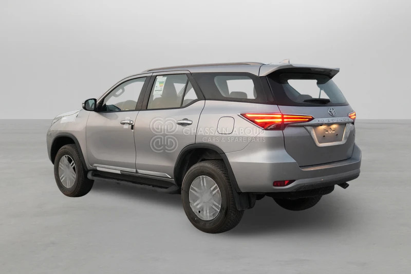 Toyota Fortuner 4x4 - SUV: picture 4 Toyota Fortuner 4x4 - SUV: picture 4