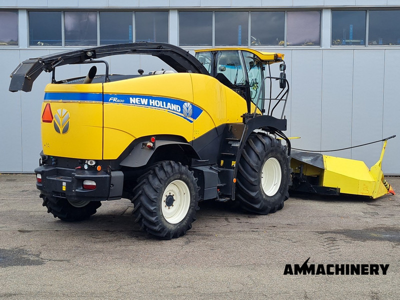 New Holland FR600 - Forage harvester: picture 5 New Holland FR600 - Forage harvester: picture 5