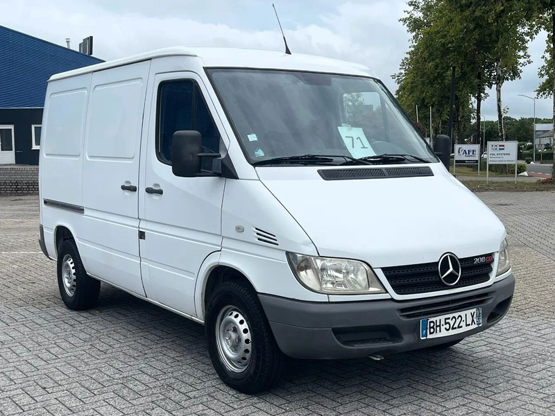 Mercedes-Benz Sprinter 208 3 seats. Very good bus! 100% engine and gearbox! France use - Panel van: picture 1 Mercedes-Benz Sprinter 208 3 seats. Very good bus! 100% engine and gearbox! France use - Panel van: picture 1