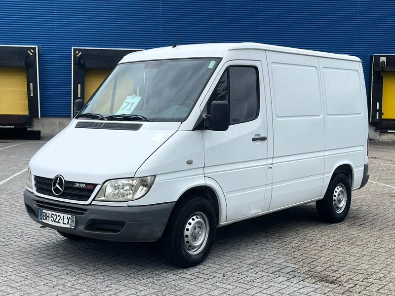 Mercedes-Benz Sprinter 208 3 seats. Very good bus! 100% engine and gearbox! France use - Panel van: picture 3 Mercedes-Benz Sprinter 208 3 seats. Very good bus! 100% engine and gearbox! France use - Panel van: picture 3