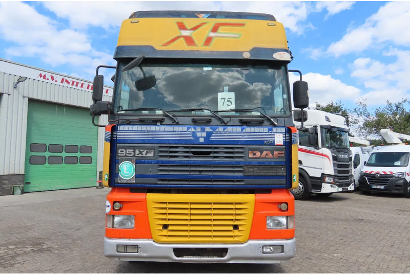 DAF XF 530 type E4, Manual!!! - Tractor truck: picture 3 DAF XF 530 type E4, Manual!!! - Tractor truck: picture 3