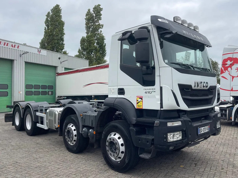 Iveco Trakker 410 PTO, RETARDER, 8x4 , 442000 km! - Tractor truck: picture 3 Iveco Trakker 410 PTO, RETARDER, 8x4 , 442000 km! - Tractor truck: picture 3