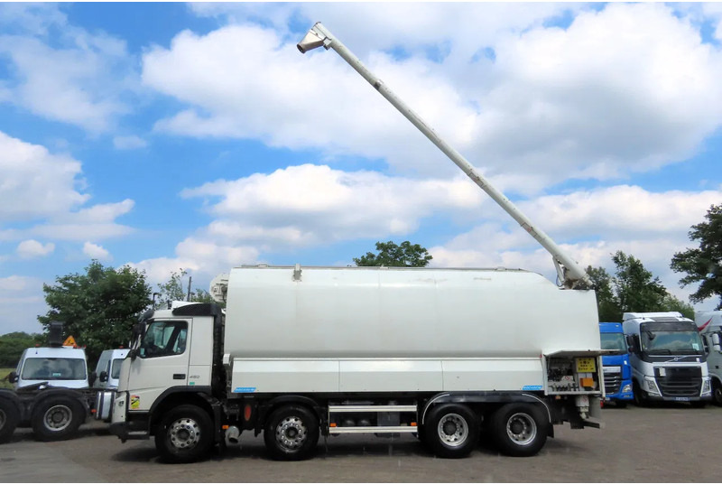 Volvo FMX 450 8x4 AUGER, radio control, 7 COMP. Full Volvo Service! . EXCELLENT condition - Tanker truck: picture 2 Volvo FMX 450 8x4 AUGER, radio control, 7 COMP. Full Volvo Service! . EXCELLENT condition - Tanker truck: picture 2