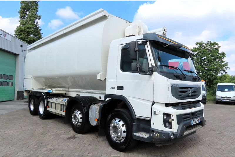 Volvo FMX 450 8x4 AUGER, radio control, 7 COMP. Full Volvo Service! . EXCELLENT condition - Tanker truck: picture 3 Volvo FMX 450 8x4 AUGER, radio control, 7 COMP. Full Volvo Service! . EXCELLENT condition - Tanker truck: picture 3