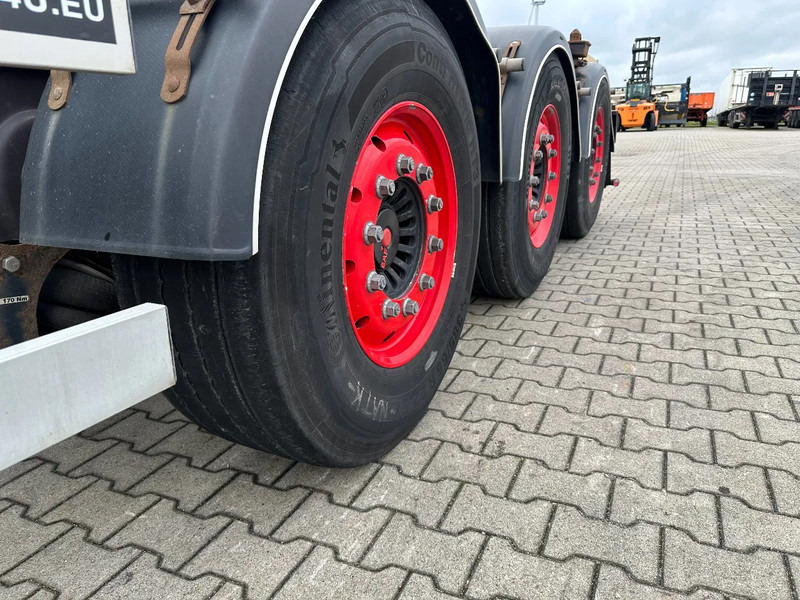 Container transporter/ Swap body semi-trailer Burg 20FT ADR (EX/II, EX/III, FL, AT) Chassis, Empty weight : 3.690kg, SAF INTRADISC, 2x Liftaxle, NL-chassis, APK/ADR: 04-2025: picture 15