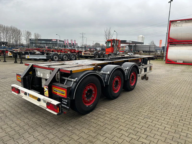 Burg 20FT ADR (EX/II, EX/III, FL, AT) Chassis, Empty weight : 3.690kg, SAF INTRADISC, 2x Liftaxle, NL-chassis - Container transporter/ Swap body semi-trailer: picture 3 Burg 20FT ADR (EX/II, EX/III, FL, AT) Chassis, Empty weight : 3.690kg, SAF INTRADISC, 2x Liftaxle, NL-chassis - Container transporter/ Swap body semi-trailer: picture 3