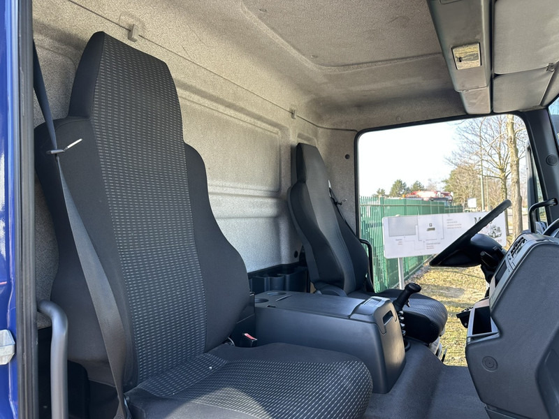 Interior photo 2: Refrigerator truck MAN TGM 18.290 19T - FRIGO THERMOKING SPECTRUM BI-TEMP. - MANUAL ZF - EURO 5 - TÜV 06/2025 - BE TRUCK