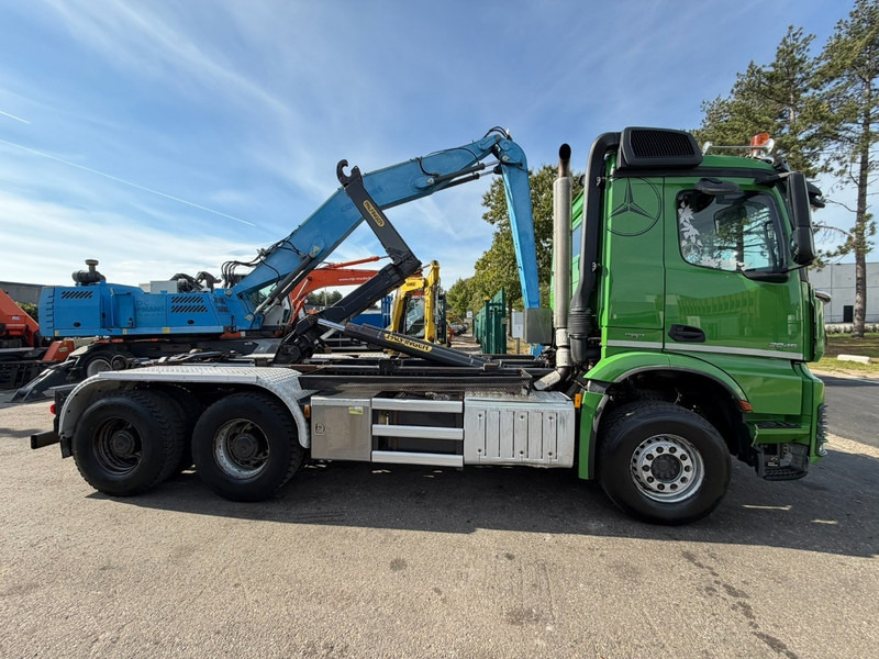Mercedes-Benz AROCS 2845 6x4 HOOKLIFT - RETARDER - *277.000km* - EURO 6 - STEEL SPRING / BIG AXLES HUB REDUCTION - BE TRUCK - ENGINE PROBLEM - Hook lift truck: picture 4 Mercedes-Benz AROCS 2845 6x4 HOOKLIFT - RETARDER - *277.000km* - EURO 6 - STEEL SPRING / BIG AXLES HUB REDUCTION - BE TRUCK - ENGINE PROBLEM - Hook lift truck: picture 4