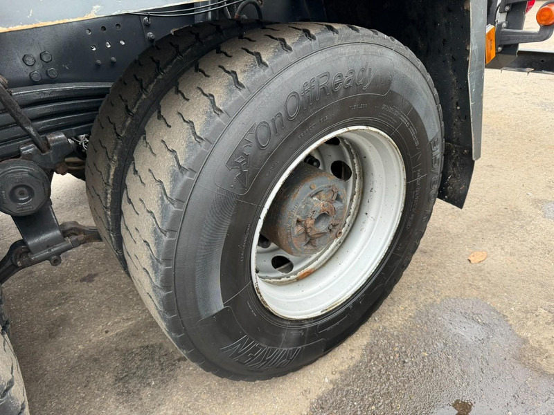 Hook lift truck Scania P400 6x4 ABROLLKIPPER + KRAN PALFINGER PK9001 EH - RETARDER - 5/6F + ROTATOR + RADIO - WB 3m90 - EURO 5 - HUB REDUCTION / SPRING - BE TRUCK: picture 19 Hook lift truck Scania P400 6x4 ABROLLKIPPER + KRAN PALFINGER PK9001 EH - RETARDER - 5/6F + ROTATOR + RADIO - WB 3m90 - EURO 5 - HUB REDUCTION / SPRING - BE TRUCK: picture 19