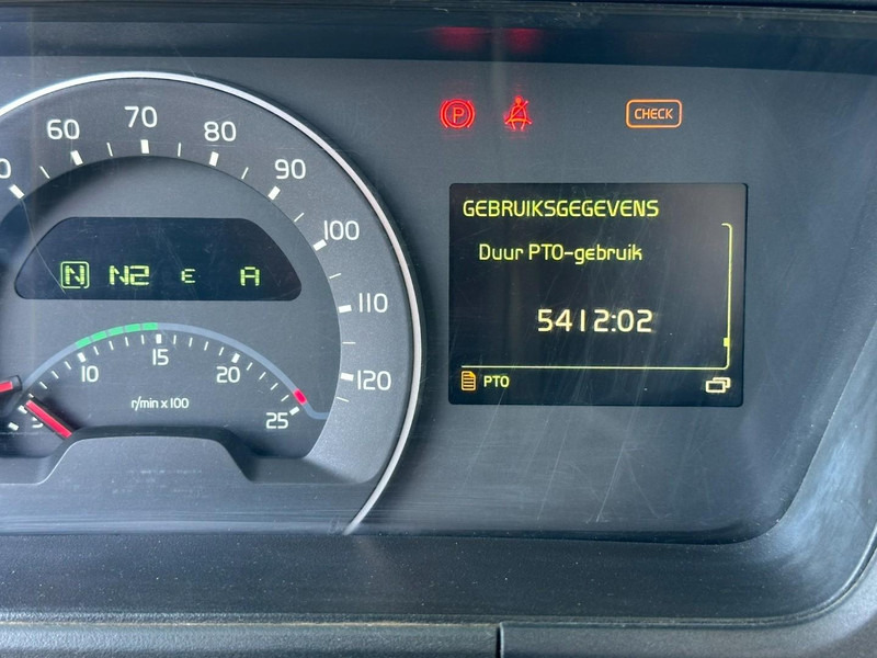 Dropside/ Flatbed truck, Crane truck Volvo FMX 330 8x4 TRIDEM PRITSCHE + KRAN EFFER 265 / 6S - PLATFORM 7m50 - EURO 6 - RADIO - *473.000km* - TÜV 05/2026 - BE TRUCK: picture 13 Dropside/ Flatbed truck, Crane truck Volvo FMX 330 8x4 TRIDEM PRITSCHE + KRAN EFFER 265 / 6S - PLATFORM 7m50 - EURO 6 - RADIO - *473.000km* - TÜV 05/2026 - BE TRUCK: picture 13