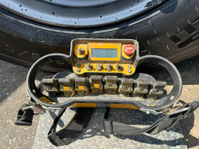 Dropside/ Flatbed truck, Crane truck Volvo FMX 330 8x4 TRIDEM PRITSCHE + KRAN EFFER 265 / 6S - PLATFORM 7m50 - EURO 6 - RADIO - *473.000km* - TÜV 05/2026 - BE TRUCK: picture 14 Dropside/ Flatbed truck, Crane truck Volvo FMX 330 8x4 TRIDEM PRITSCHE + KRAN EFFER 265 / 6S - PLATFORM 7m50 - EURO 6 - RADIO - *473.000km* - TÜV 05/2026 - BE TRUCK: picture 14