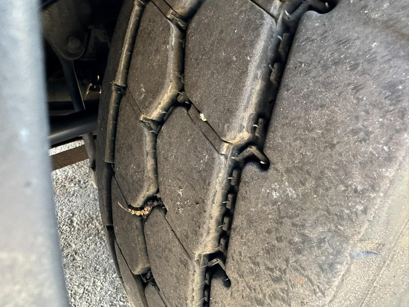 Dropside/ Flatbed truck, Crane truck Volvo FMX 330 8x4 TRIDEM PRITSCHE + KRAN EFFER 265 / 6S - PLATFORM 7m50 - EURO 6 - RADIO - *473.000km* - TÜV 05/2026 - BE TRUCK: picture 20 Dropside/ Flatbed truck, Crane truck Volvo FMX 330 8x4 TRIDEM PRITSCHE + KRAN EFFER 265 / 6S - PLATFORM 7m50 - EURO 6 - RADIO - *473.000km* - TÜV 05/2026 - BE TRUCK: picture 20