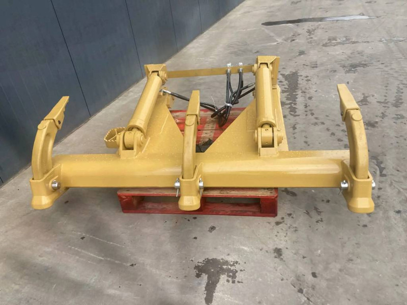 Cat D4H Ripper - Attachment for Construction machinery: picture 2 Cat D4H Ripper - Attachment for Construction machinery: picture 2