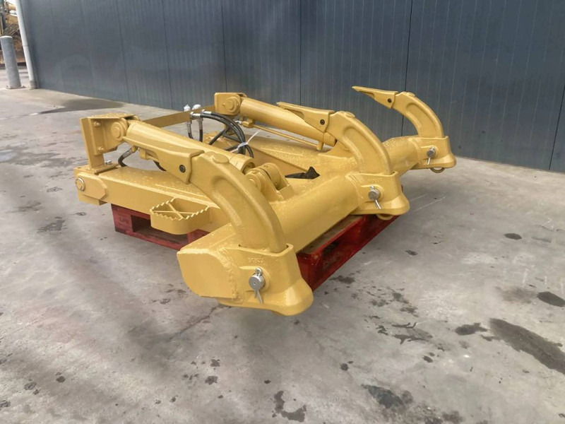 Cat D5N Ripper - Attachment for Construction machinery: picture 1 Cat D5N Ripper - Attachment for Construction machinery: picture 1