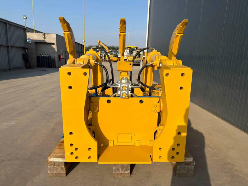 Cat D8 Multi Shank Ripper - Attachment for Construction machinery: picture 2 Cat D8 Multi Shank Ripper - Attachment for Construction machinery: picture 2