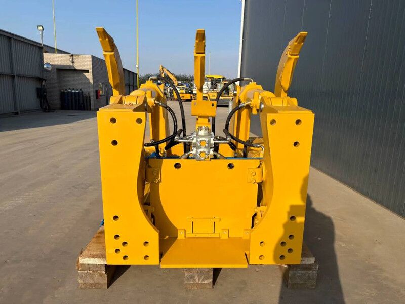 Cat D8R Multi Shank Ripper - Attachment for Construction machinery: picture 2 Cat D8R Multi Shank Ripper - Attachment for Construction machinery: picture 2