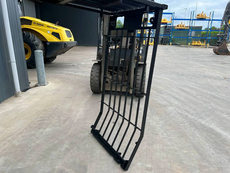 Cat 318C Guard - Cab and interior for Construction machinery: picture 3 Cat 318C Guard - Cab and interior for Construction machinery: picture 3