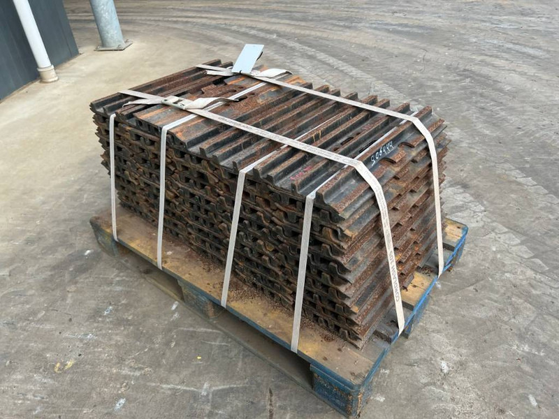 Cat 320D / 323D 3 Grouser 600mm - Frame/ Chassis for Construction machinery: picture 3 Cat 320D / 323D 3 Grouser 600mm - Frame/ Chassis for Construction machinery: picture 3