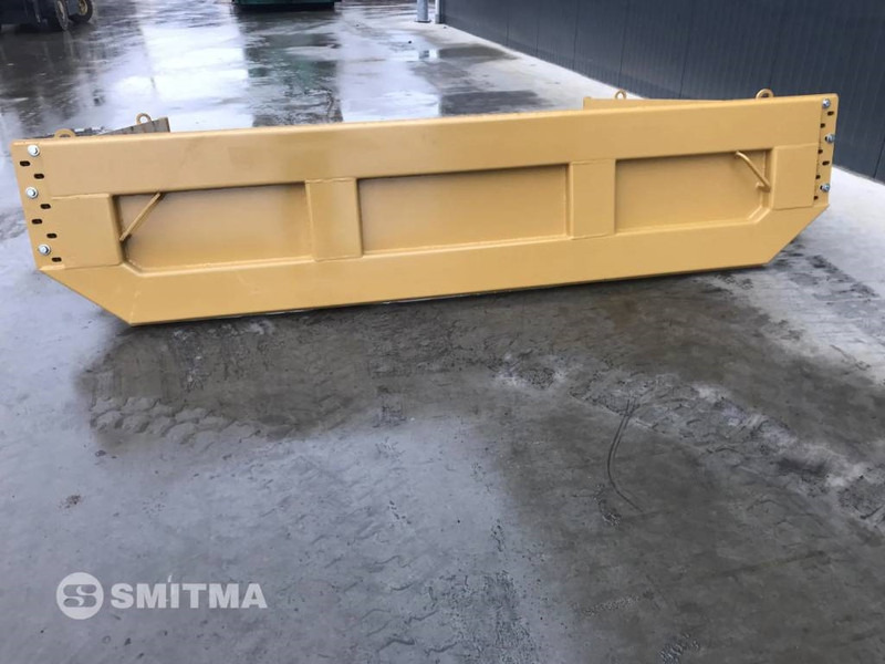 Cat 735B - Tail lift for Construction machinery: picture 4 Cat 735B - Tail lift for Construction machinery: picture 4