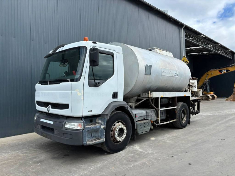 Renault Rincheval - 9.000 Liter - Asphalt distributor: picture 1 Renault Rincheval - 9.000 Liter - Asphalt distributor: picture 1