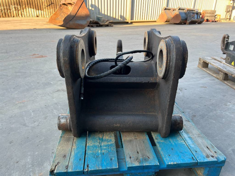 Verachtert CW45S 329E - Quick coupler for Construction machinery: picture 5 Verachtert CW45S 329E - Quick coupler for Construction machinery: picture 5