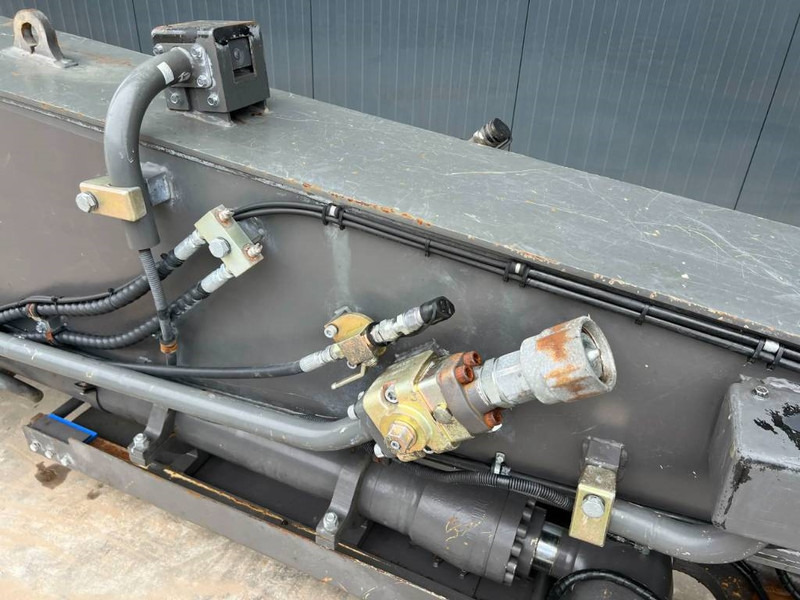 Crawler excavator Volvo EC380E HR UHD: picture 14