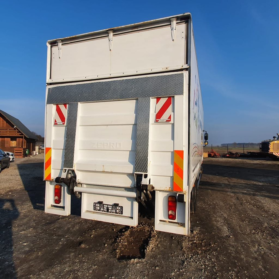 DAF CF 65.220 - Box truck: picture 4 DAF CF 65.220 - Box truck: picture 4