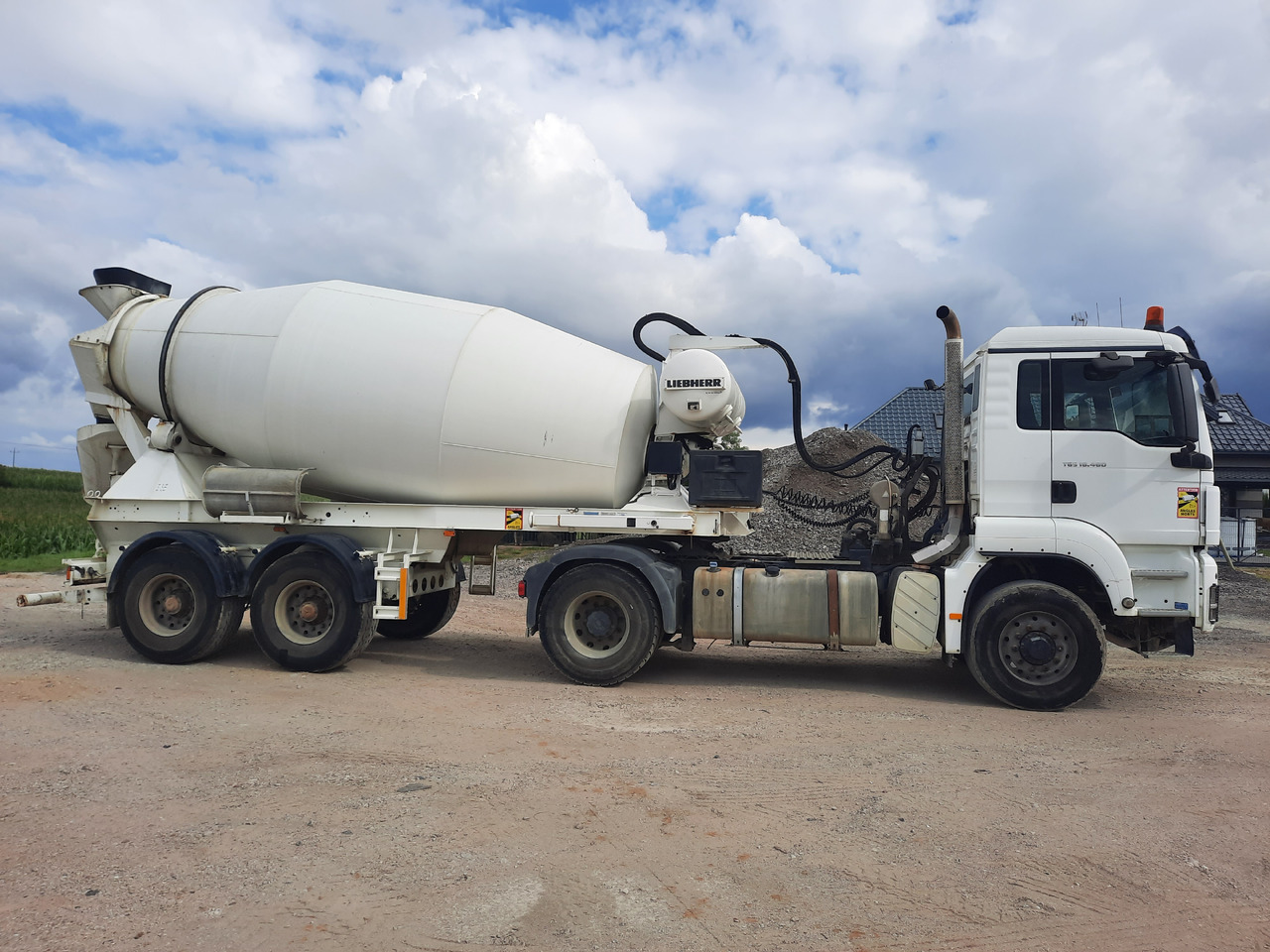 LIEBHERR 10 m3 - Concrete mixer semi-trailer: picture 4 LIEBHERR 10 m3 - Concrete mixer semi-trailer: picture 4