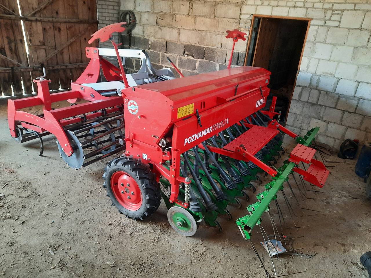 UNIA POZNANIAK 370/2.7L + ARAMIS 2,7R - Combine seed drill: picture 2 UNIA POZNANIAK 370/2.7L + ARAMIS 2,7R - Combine seed drill: picture 2
