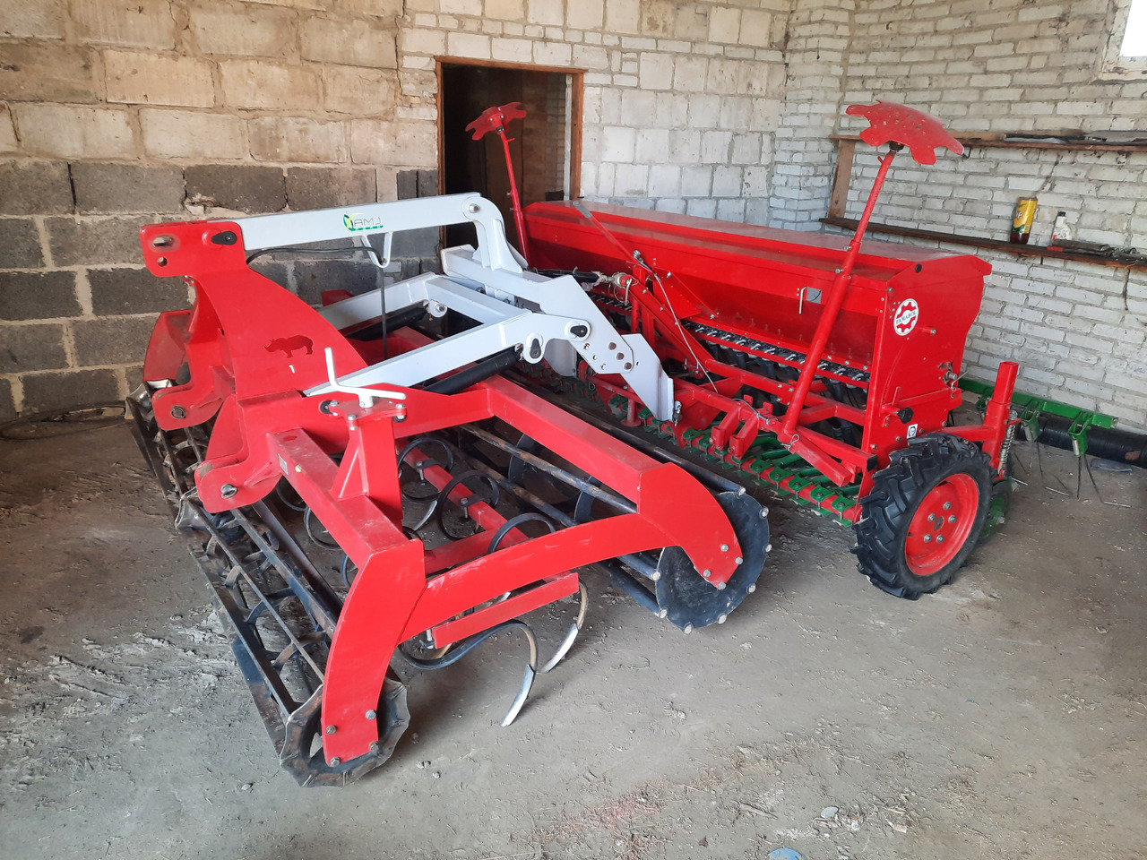 UNIA POZNANIAK 370/2.7L + ARAMIS 2,7R - Combine seed drill: picture 1 UNIA POZNANIAK 370/2.7L + ARAMIS 2,7R - Combine seed drill: picture 1