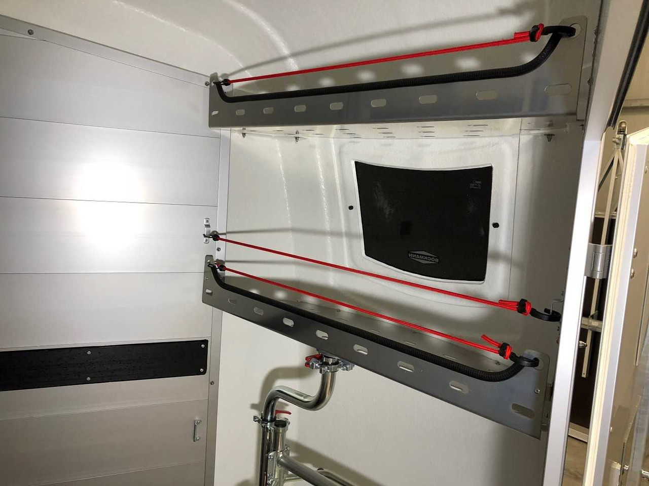New Horse trailer BOECKMANN Portax L SR Zw-Tür Video Pferdeanhänger: picture 8