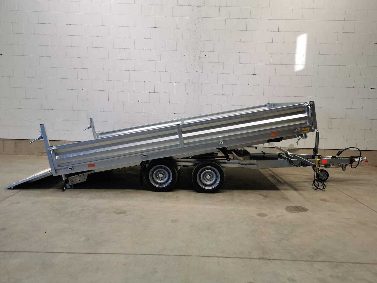 VEZEKO Juki 35.3 Multi Stahl Multidreiseitenkipper - Tipper trailer: picture 1 VEZEKO Juki 35.3 Multi Stahl Multidreiseitenkipper - Tipper trailer: picture 1