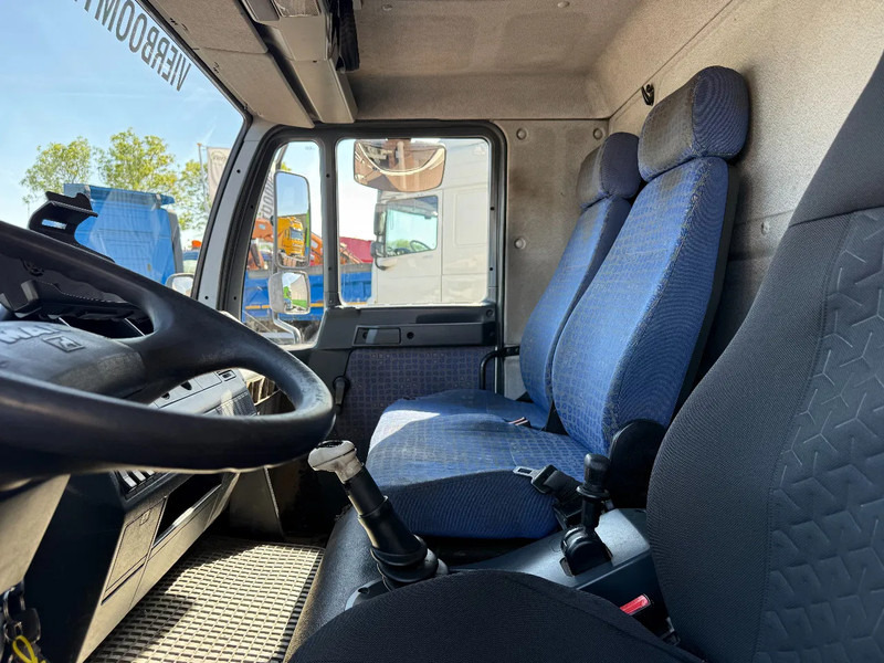 MAN LE LE 12-220 Koffer mit Ladebordwand Euro3 Schaltgetriene - Box truck: picture 3 MAN LE LE 12-220 Koffer mit Ladebordwand Euro3 Schaltgetriene - Box truck: picture 3