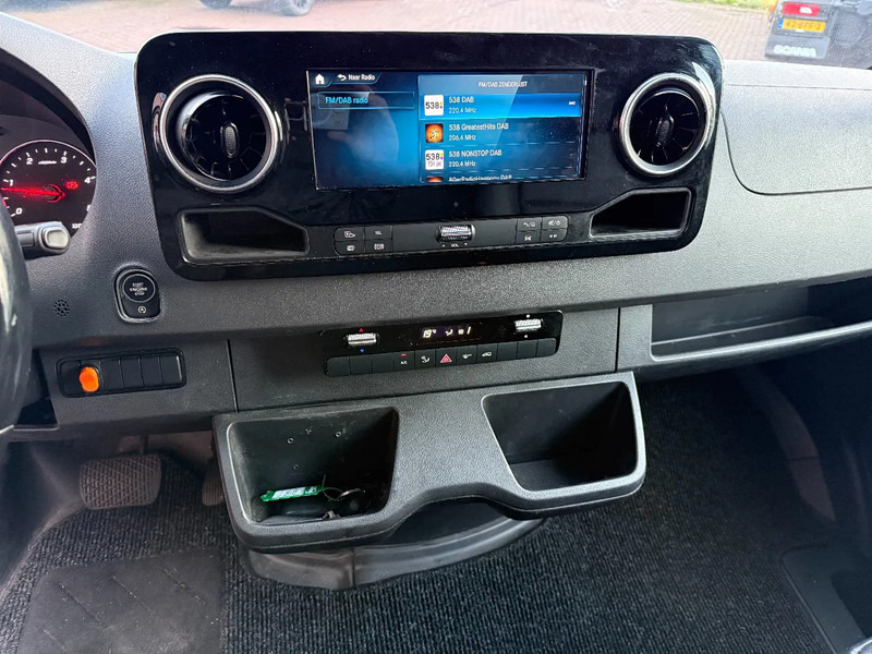 Mercedes-Benz Sprinter Sprinter 515CDI bakwagen met klep / automaat / MBUX /Navi / Airco / Camera / Top - Closed box van: picture 4 Mercedes-Benz Sprinter Sprinter 515CDI bakwagen met klep / automaat / MBUX /Navi / Airco / Camera / Top - Closed box van: picture 4