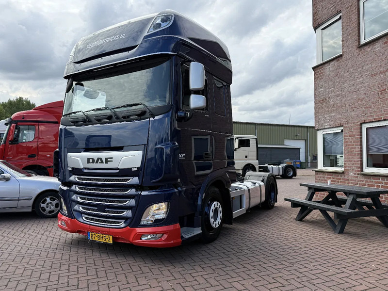 DAF XF 440 XF440 4X2 SSC LOWDECK / ONLY 577TKM / RETARDER / TUV 7-2026!!!!!!!!!!! - Tractor truck: picture 2 DAF XF 440 XF440 4X2 SSC LOWDECK / ONLY 577TKM / RETARDER / TUV 7-2026!!!!!!!!!!! - Tractor truck: picture 2