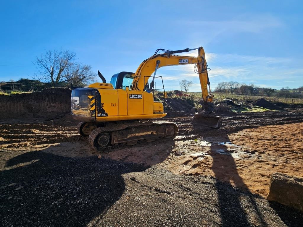 Crawler excavator JCB JS 145 LC: picture 11