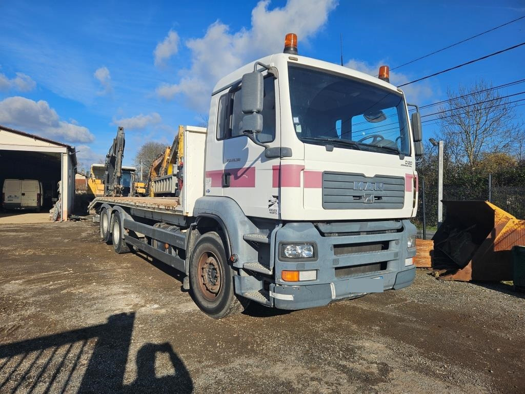 MAN TGA 28.310 - Dropside/ Flatbed truck: picture 1 MAN TGA 28.310 - Dropside/ Flatbed truck: picture 1