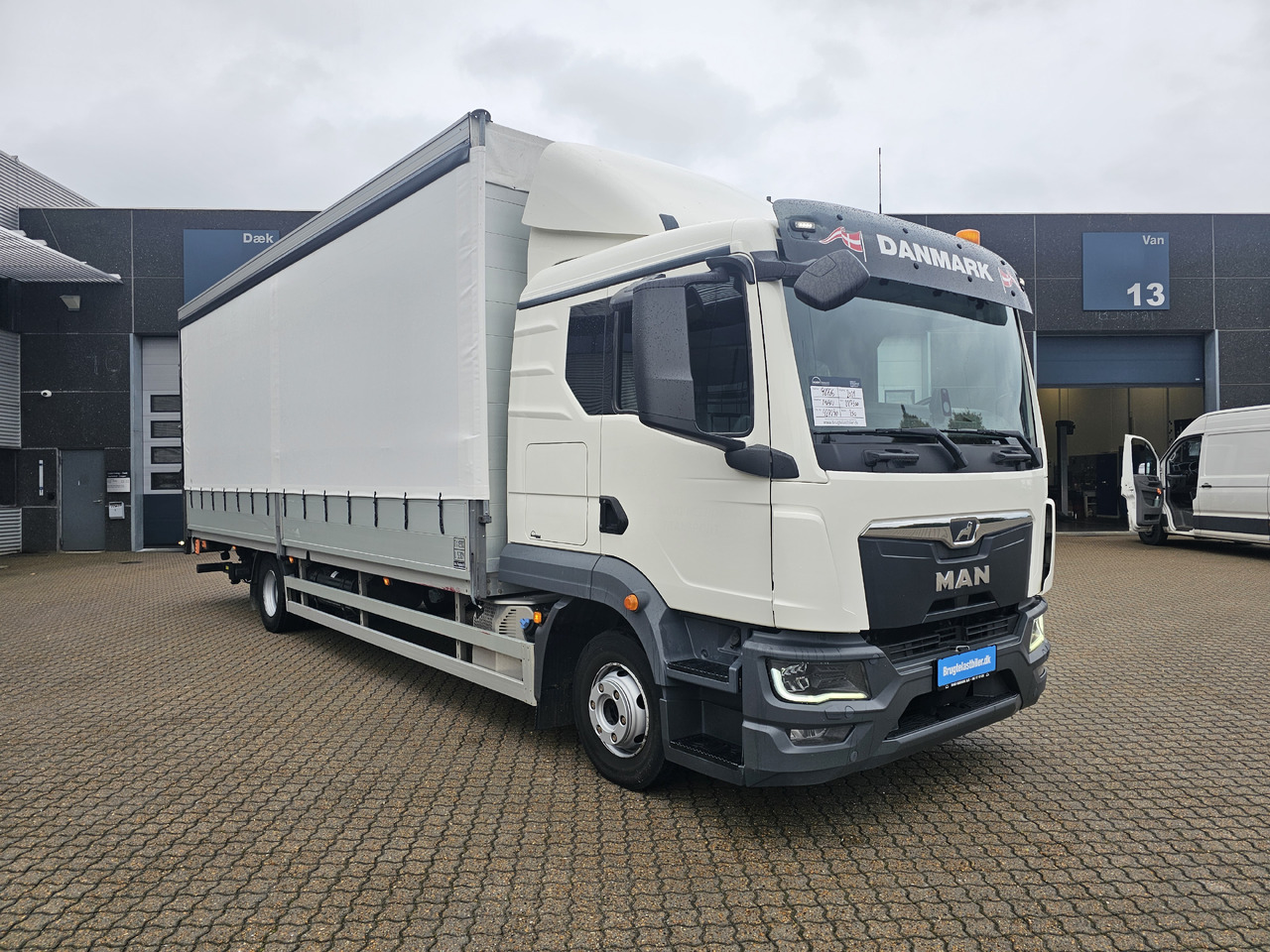 MAN TGL 12.250 - Curtain side truck: picture 2 MAN TGL 12.250 - Curtain side truck: picture 2