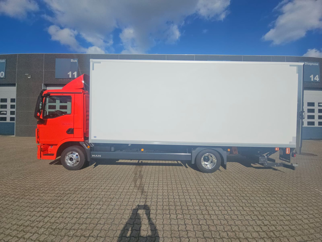 MAN TGL 8.220 - Box truck: picture 3 MAN TGL 8.220 - Box truck: picture 3