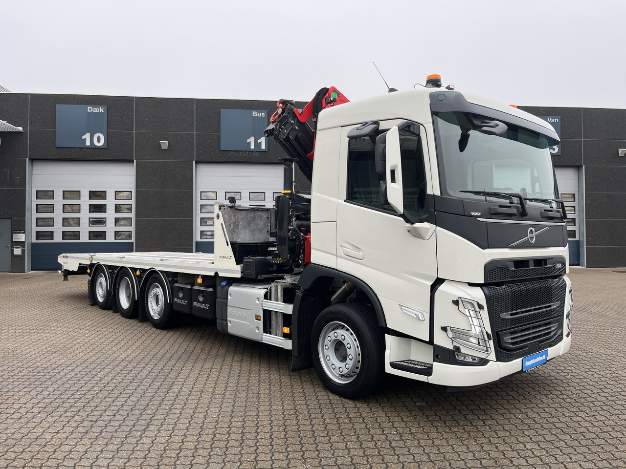 Volvo FM500 - Autotransporter truck, Crane truck: picture 2 Volvo FM500 - Autotransporter truck, Crane truck: picture 2
