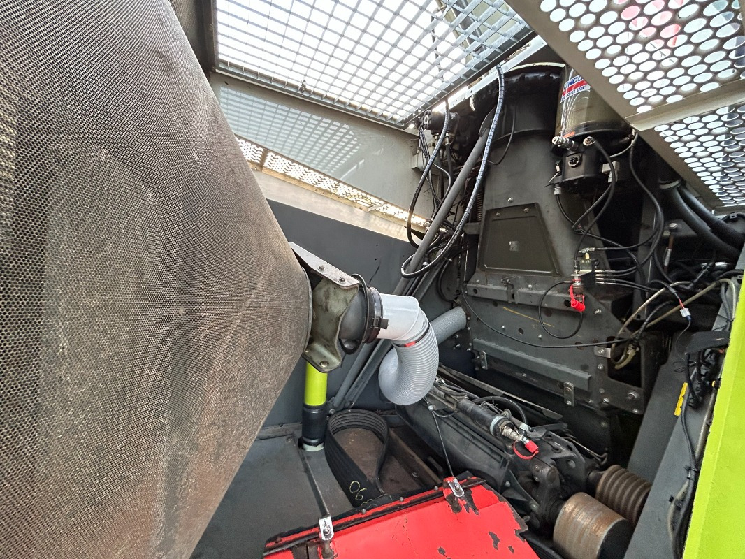 Harvester CLAAS Jaguar 890 mit Kemper 360 und PU: picture 13