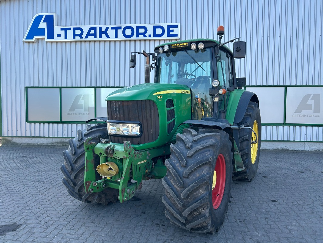 John Deere 7430 PREMIUM - Farm tractor: picture 1 John Deere 7430 PREMIUM - Farm tractor: picture 1