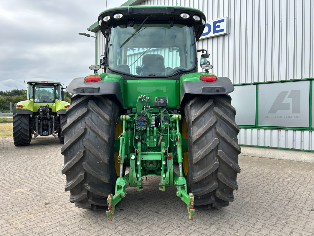 John Deere 8310R - Farm tractor: picture 3 John Deere 8310R - Farm tractor: picture 3