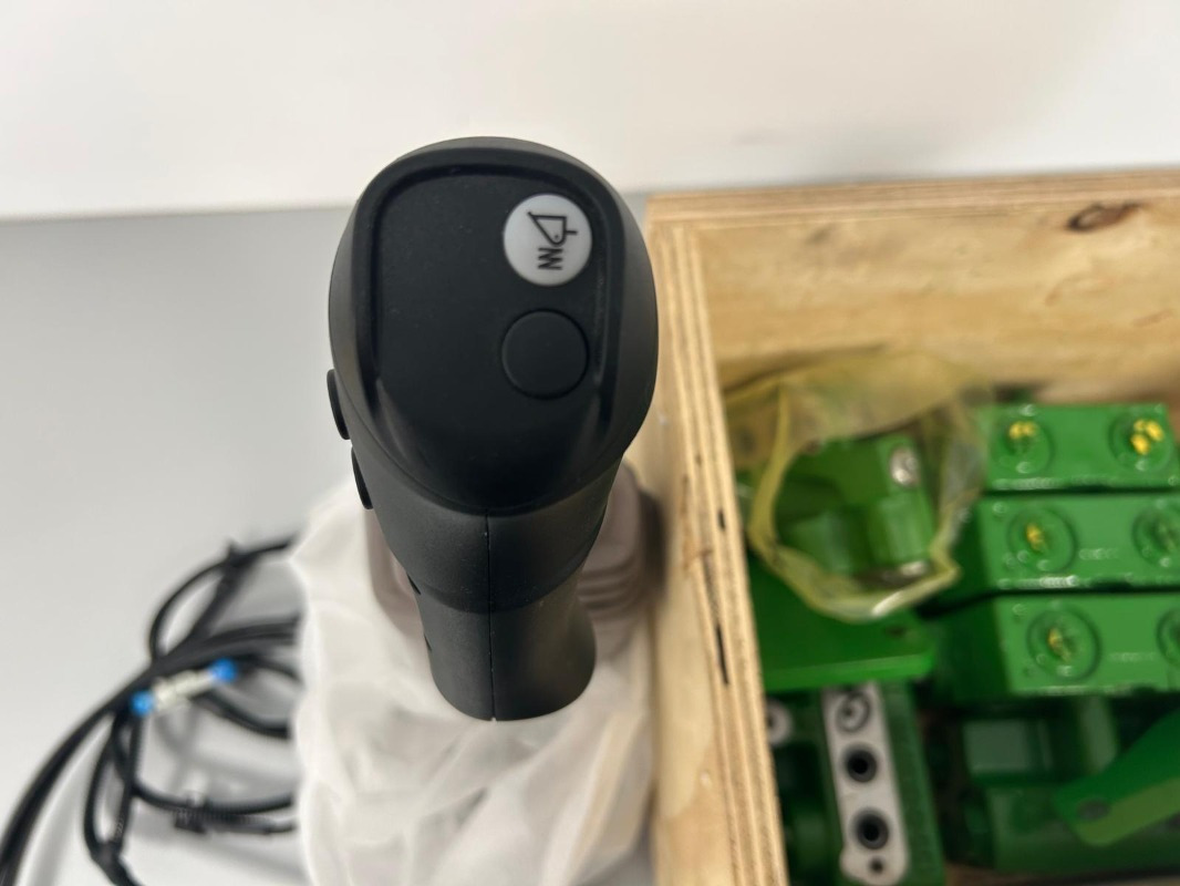 John Deere Einhebelsteuergerät mechanisch vom 6155R - Hydraulics for Agricultural machinery: picture 3 John Deere Einhebelsteuergerät mechanisch vom 6155R - Hydraulics for Agricultural machinery: picture 3