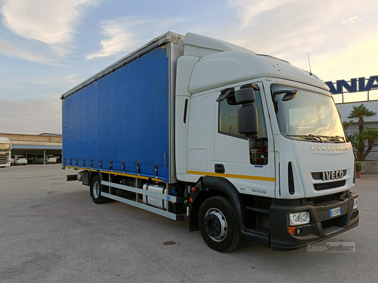 IVECO EUROCARGO 120E25 - Curtain side truck: picture 3 IVECO EUROCARGO 120E25 - Curtain side truck: picture 3