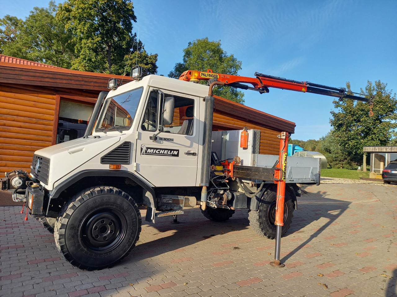 UNIMOG U100L - Crane truck: picture 1 UNIMOG U100L - Crane truck: picture 1