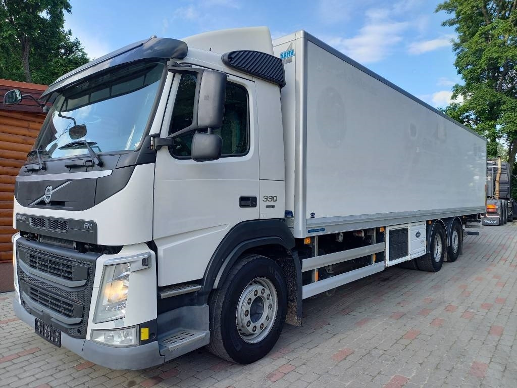 Volvo FM 330, 6x2, CARRIER SUPRA 950 U - Refrigerator truck: picture 1 Volvo FM 330, 6x2, CARRIER SUPRA 950 U - Refrigerator truck: picture 1